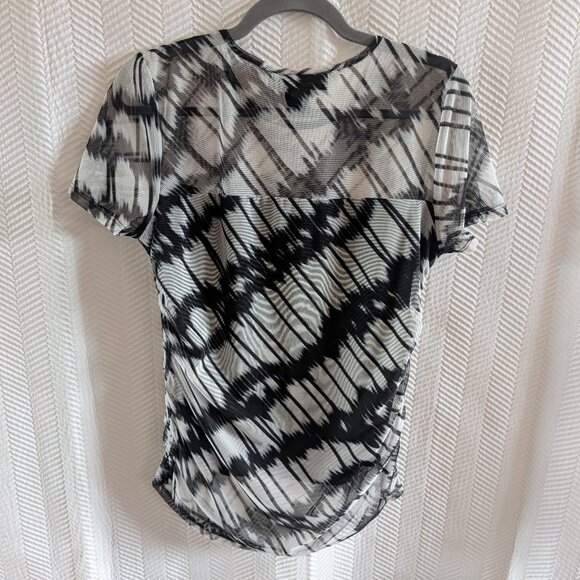 DKNY Short Sleeve Ruched Black & White Abstract Print Mesh Lined Top Medium - Picture 7 of 9